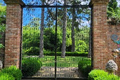 Elizabethan Gardens (looking out)